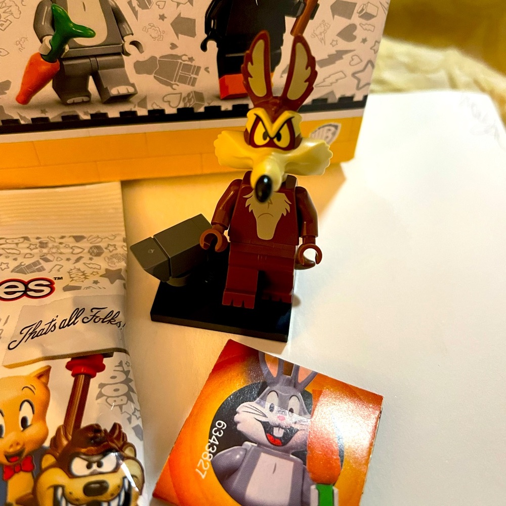 Lego Looney Tunes minifigure bundle 2/20 3/28 4/37